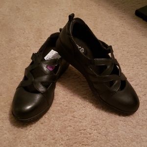 Baretraps women's loafers in 6.5 wide